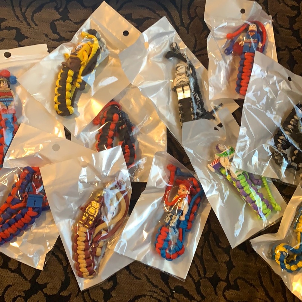 Superman Kids Paracord Bracelet - Picture 2 of 3